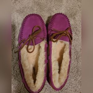 UGG® Kids' Dakota Suede Slippers (Youth) size 3